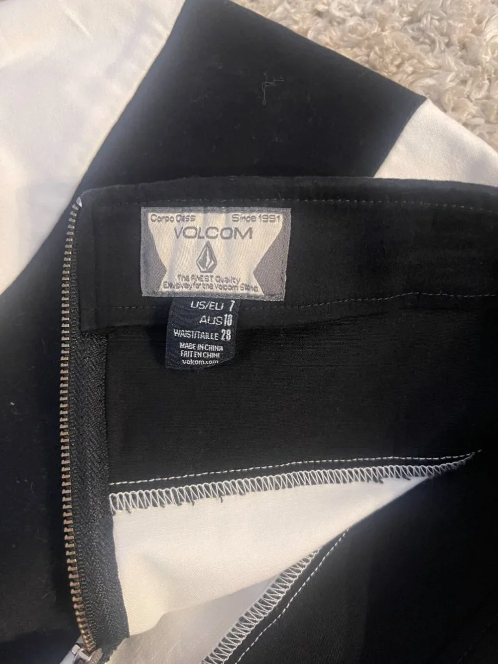 Volcom Frochick Striped Mini Skirt Black White Size 7 Y2K Skater
